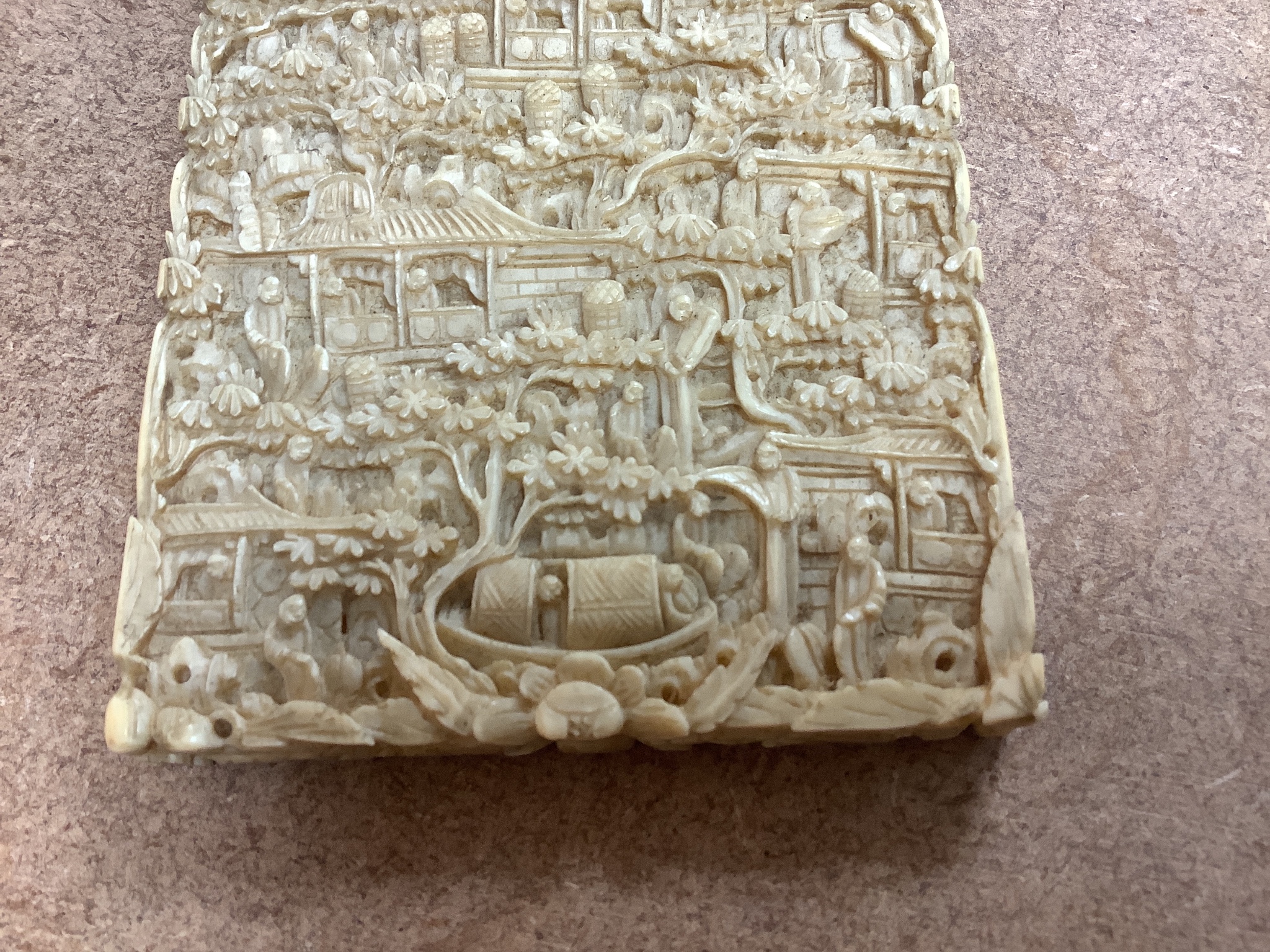 A Chinese Cantonese carved ivory card case, 11.5cm